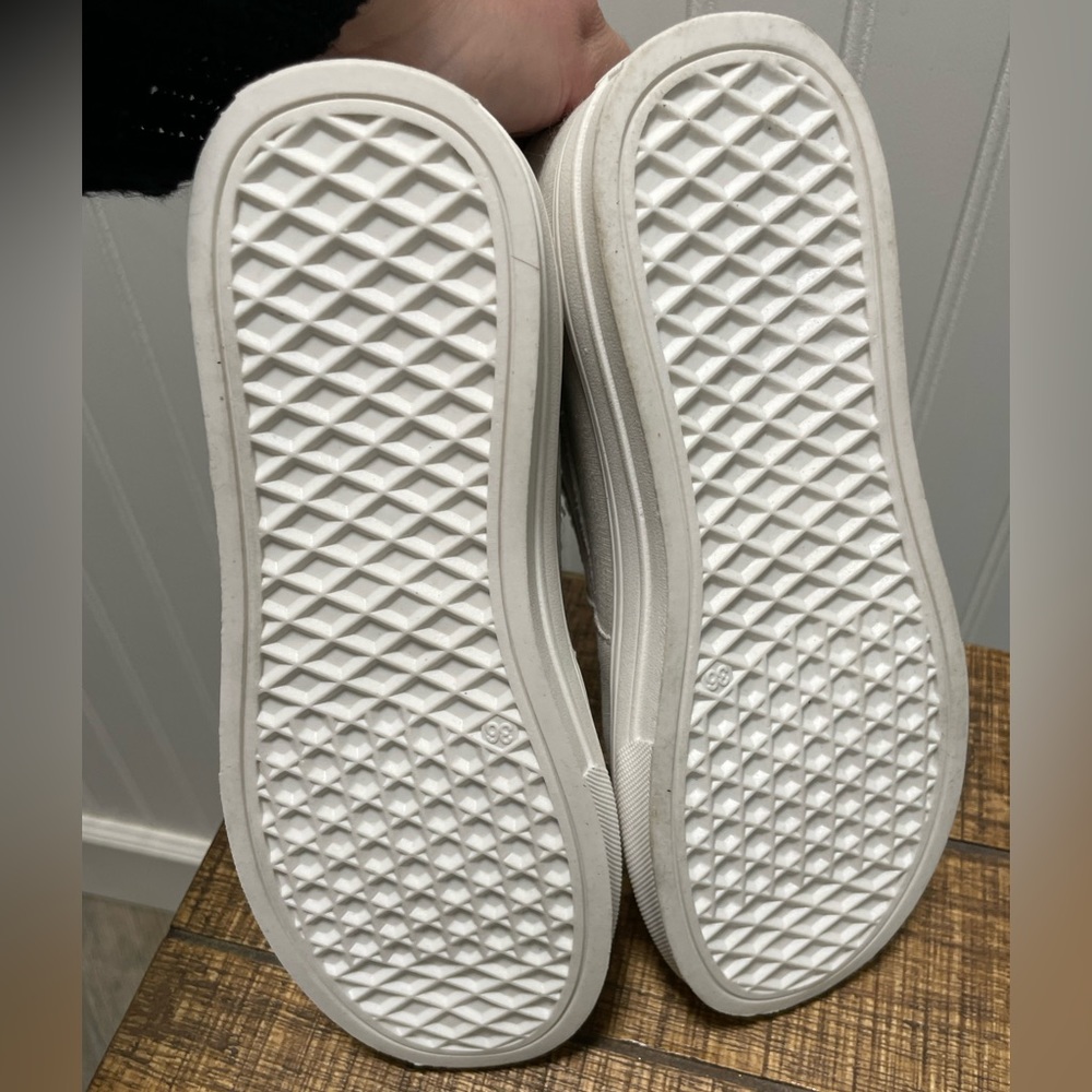 NEW EASY-ON/EASY-OFF Canvas sneakers off-white/khaki color (NWOT) - Picture 5 of 11
